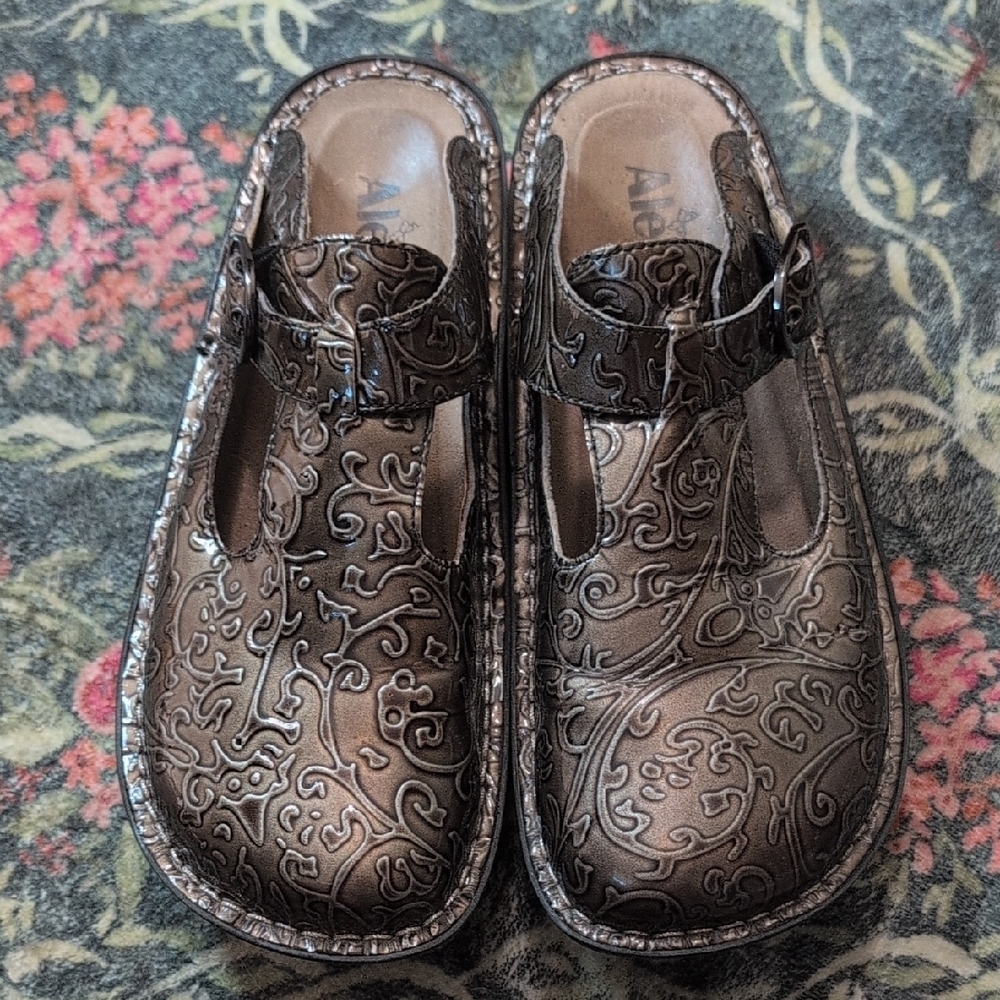 Alegria Classic Mary Jane Patterned Embossed Clogs Slip On Leather 9